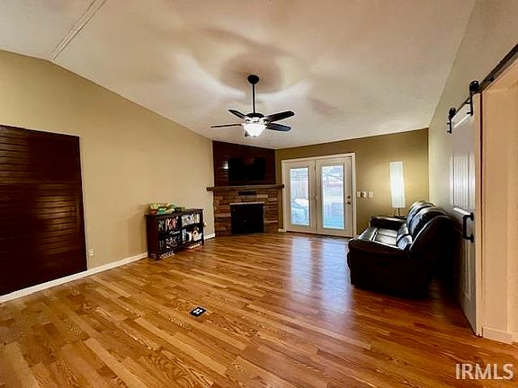 3rd image of 3419 Coventry Ln