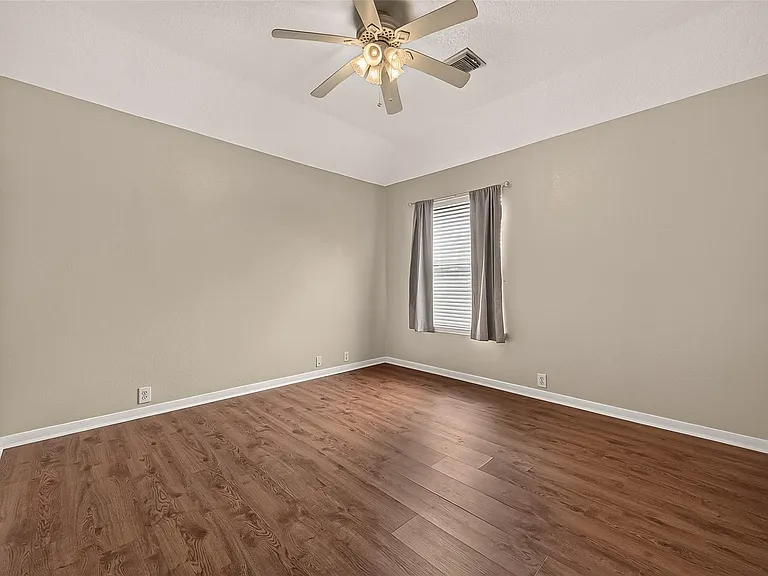 11218 Timbertree Ln — Photo 32