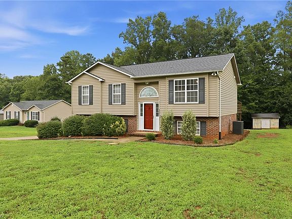 4th image of 4051 Village Trace Dr