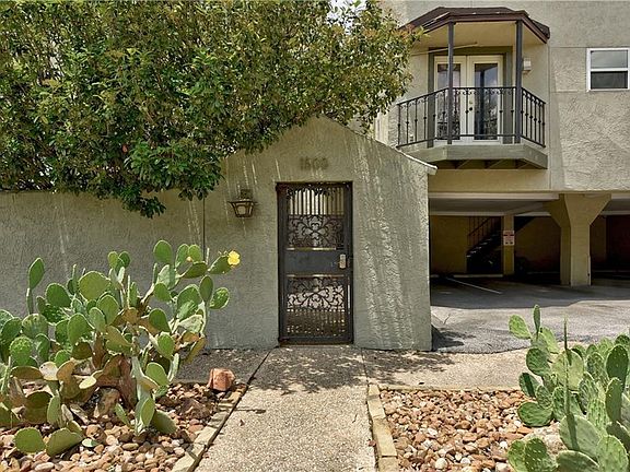 2nd image of 1500 Woodlawn Blvd #301