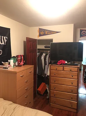 Rented by Batra Group Inc | media 33