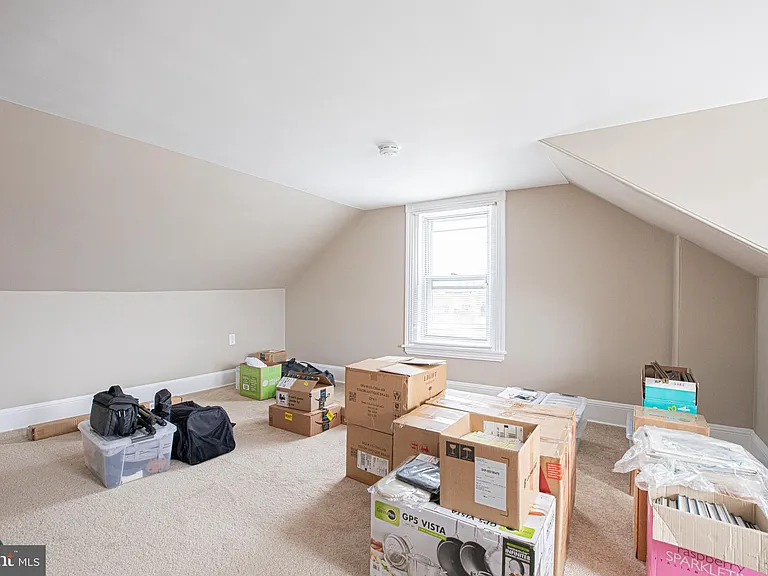 245 Hurst St — Photo 35