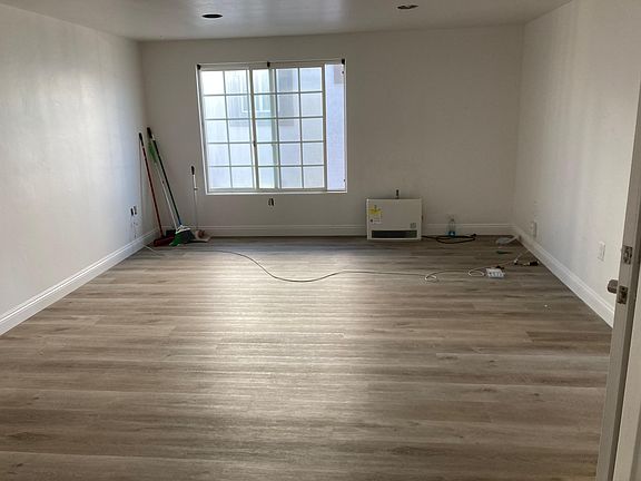 5th image of 710 York Ct