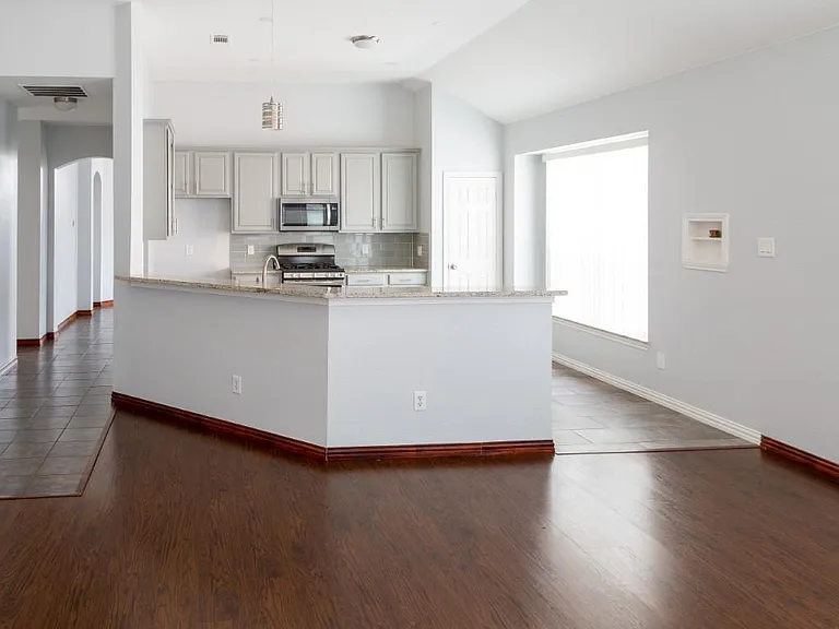 1524 Jessica Ln — Photo 9
