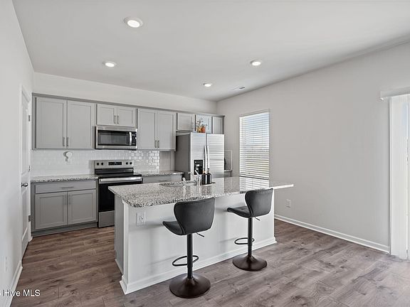 2nd image of 1162 Queensland Lane