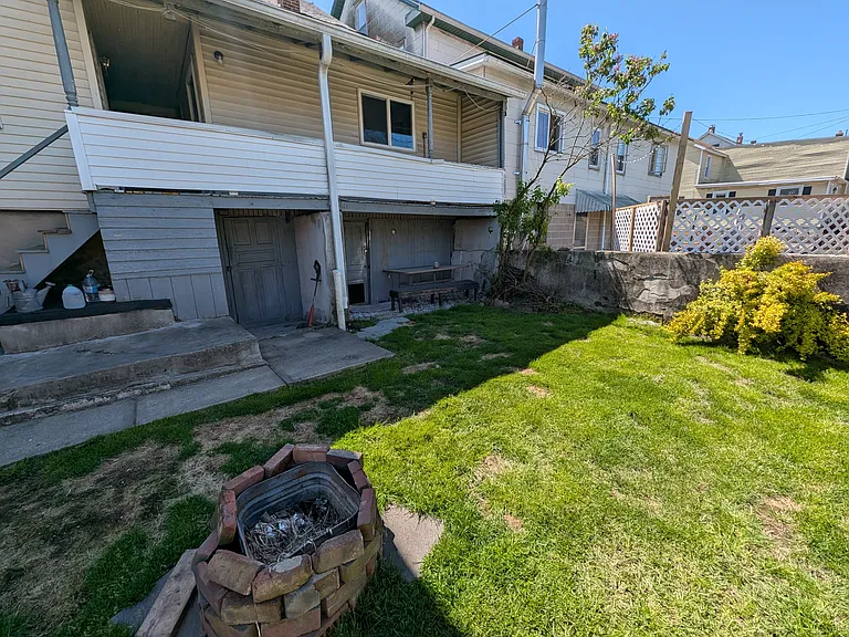210 Coal St — Photo 16