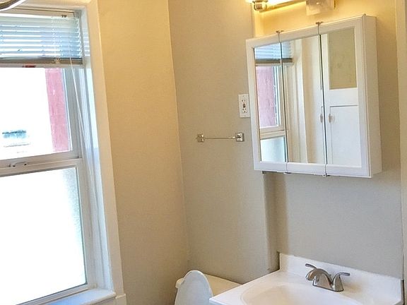 4th image of 1942 NW Pettygrove St APT 3