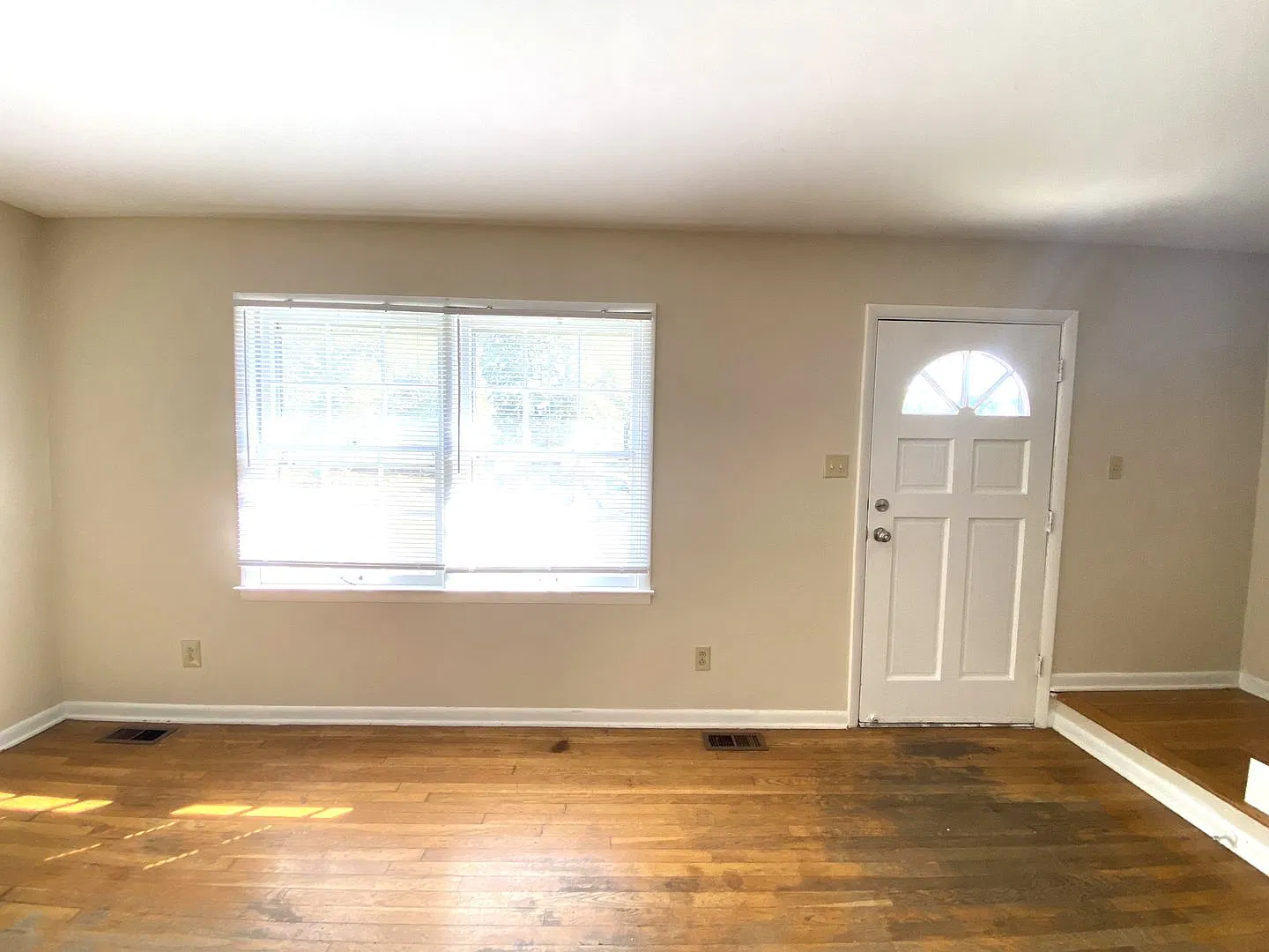 Stonybrook home with Full Basement and large backyard 20261009 — Photo 4