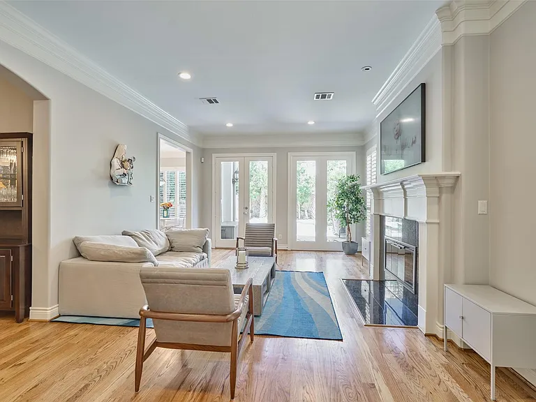 4028 Gramercy St — Photo 13