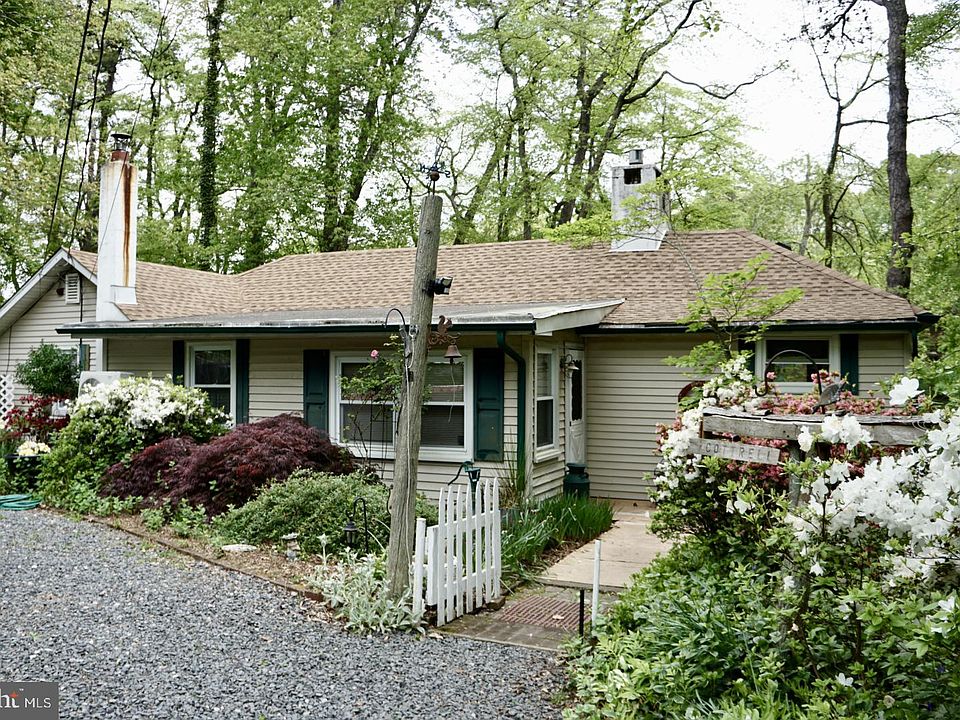 1st image of 8 Dennis Ave