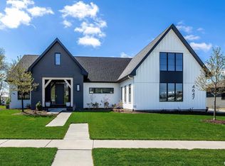 4647 Woodland Dr, Bettendorf, IA 52722