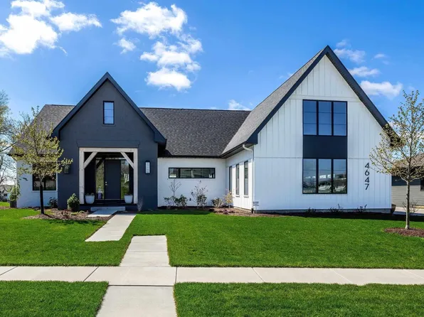 4647 Woodland Dr, Bettendorf, IA 52722