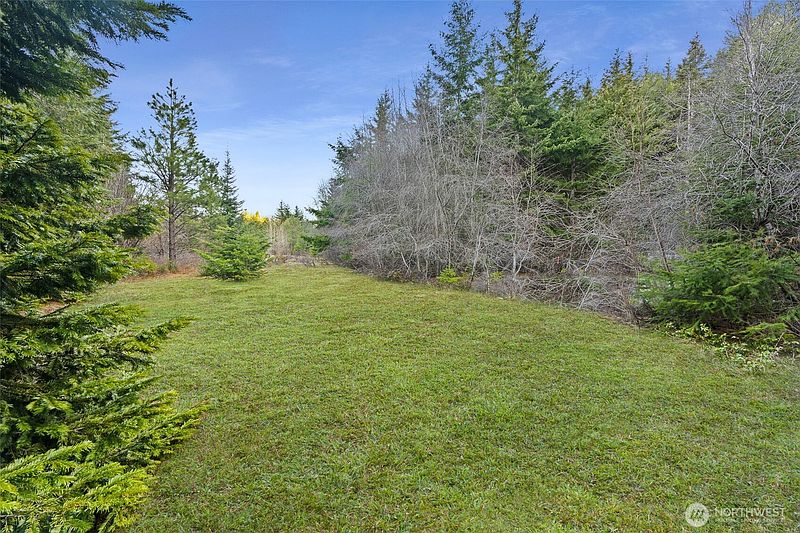 2nd image of 3301 Jenkins Drive