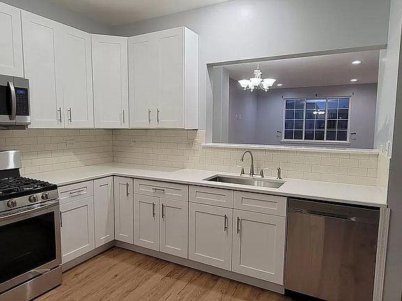 3rd image of 709 Hanbury Dr