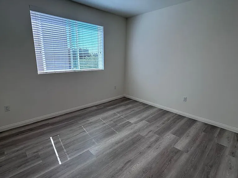 V on Victory Apartments — Photo 83