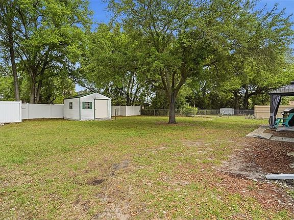 4th image of 8 Angeles Rd