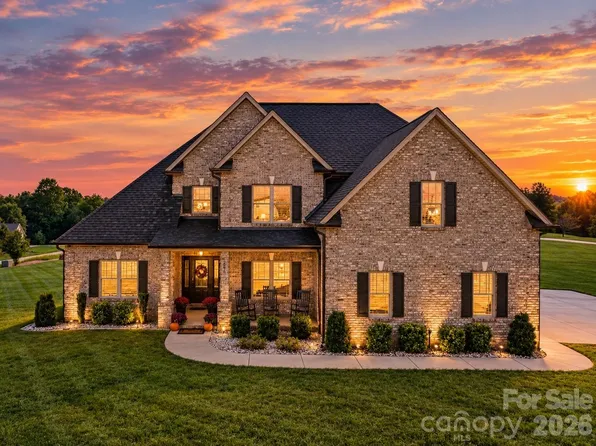 895 Oak Ridge Farms Cir, Newton, NC 28658