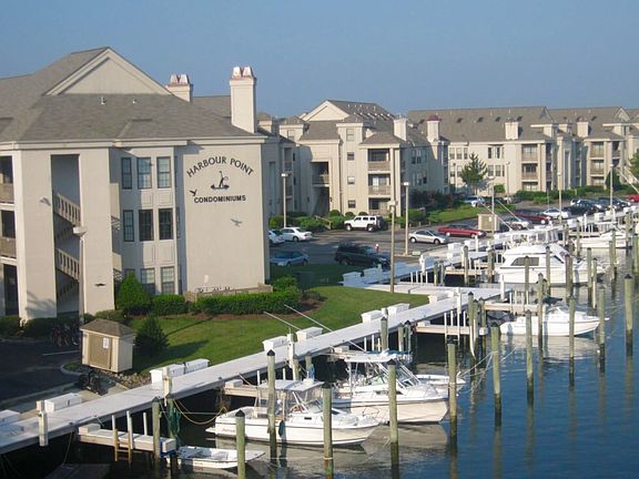 5th image of 421 Harbour Pt APT 104