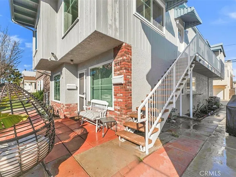 451 30th St — Photo 2