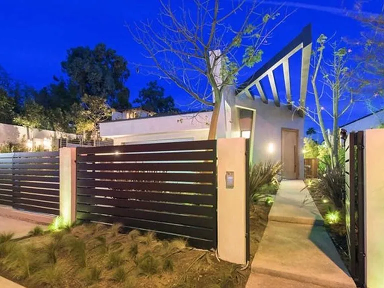 2084 Vine St — Photo 9