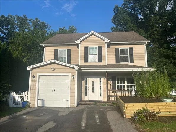 29 Genoa Ave, Johnston, RI 02919