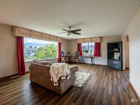 5th image of 701 14th Street NE