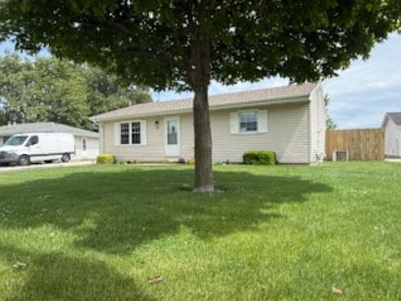 3rd image of 9 Warren Ct