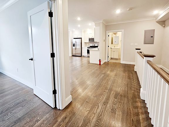 5th image of 79-81 Linden St #2