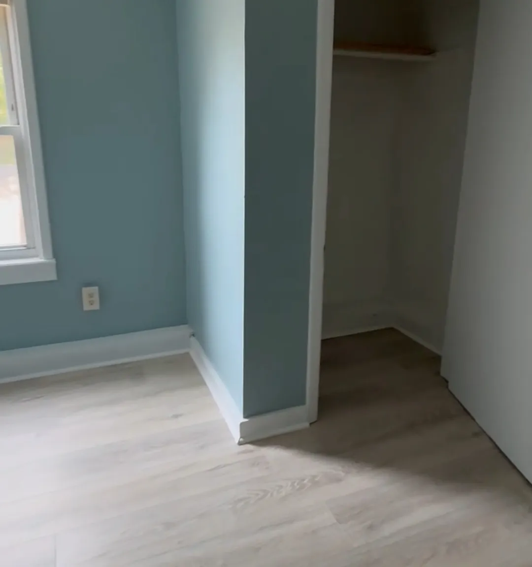 3 bed, 1.5 bath, $950 — Photo 2