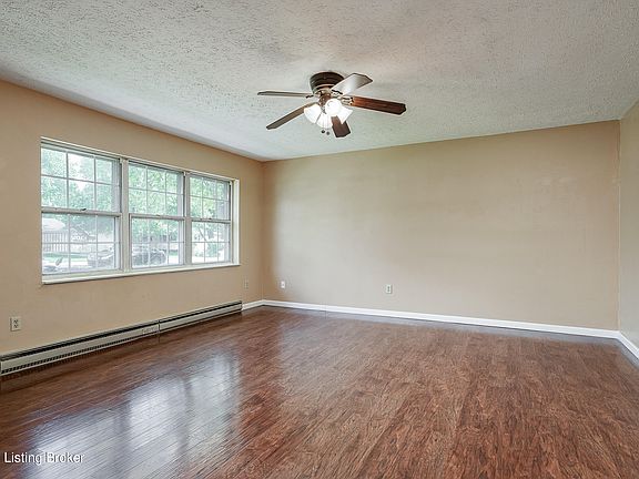 3rd image of 531 E Colony Dr