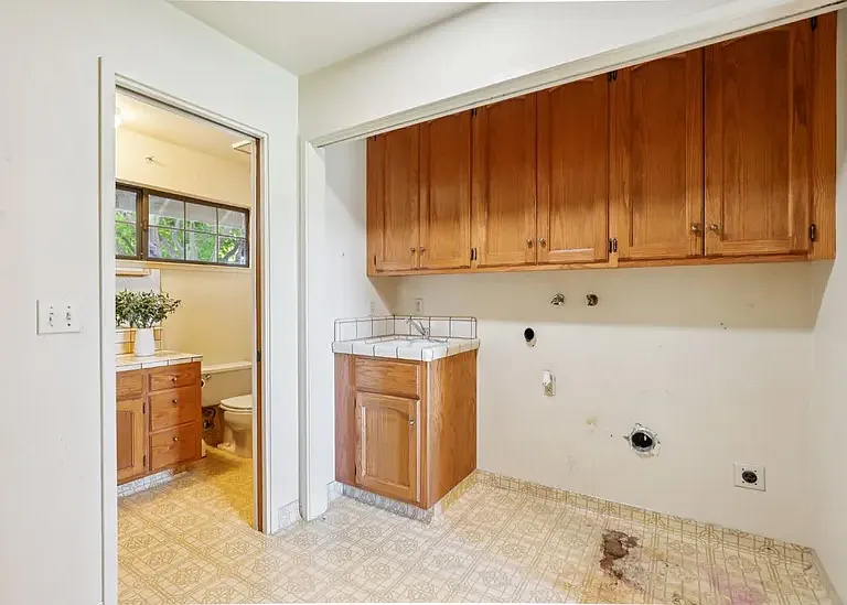 1112 Schauer Ct — Photo 25