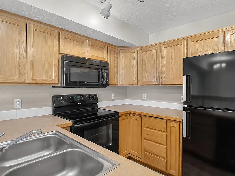 694 N Hydra Pl #A — Photo 7