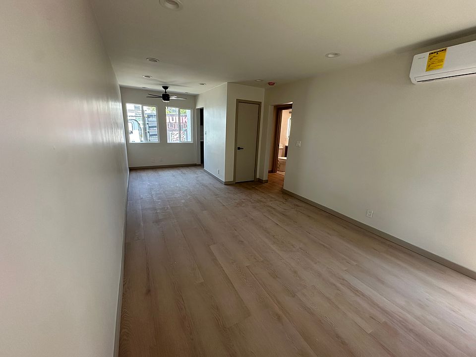 1st image of 15733 Victory Blvd #15733