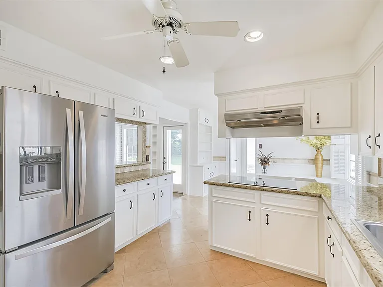 12223 Old Oaks Dr — Photo 6