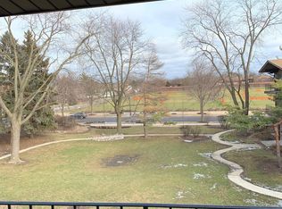 8123 Waterbury Ct APT 210, Woodridge, IL 60517