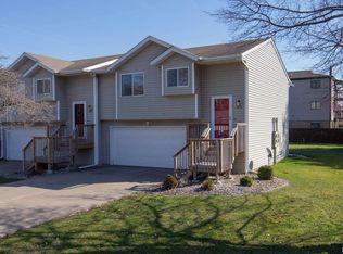 3026 3rd St, Moline, IL 61265