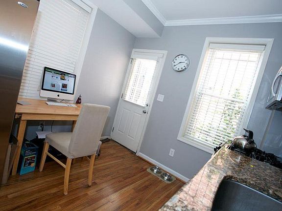 Gourmet kitchen with breakfast nook