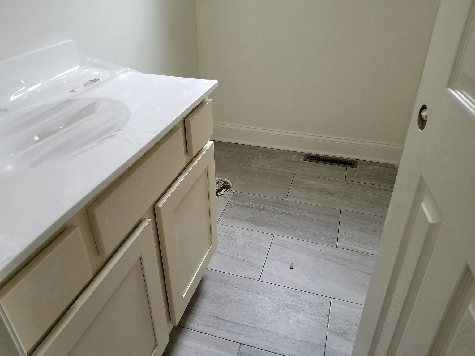 2 bed, 1000 sqft, $1,900 — Photo 3