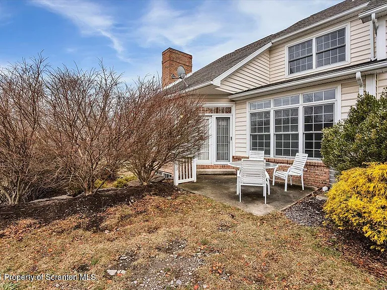 1404 Verne Close — Photo 28