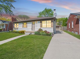 21327 Prestwick Ave, Harper Woods, MI 48225