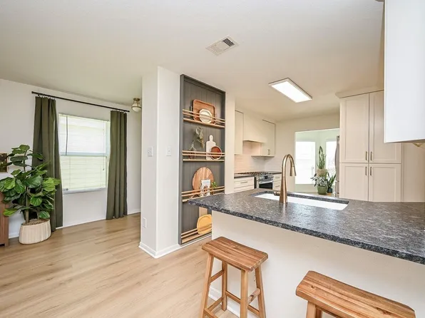 9889 Hyacinth Way, Conroe, TX 77385