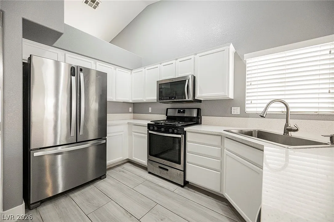 3 bed, 2.0 bath, 1426 sqft, $2,500 — Photo 4