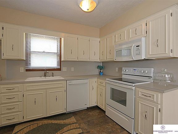 5th image of 7822 Ontario St