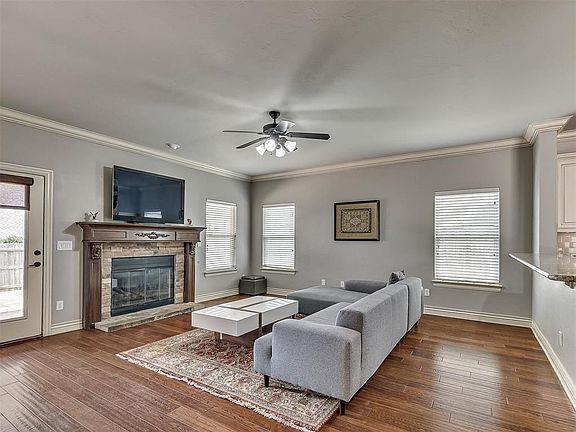 5th image of 16328 Dustin Ln