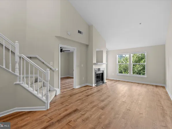 12000 Market St APT 469, Reston, VA 20190