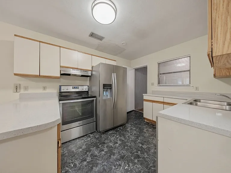 512 McKeithan St #3 — Photo 10