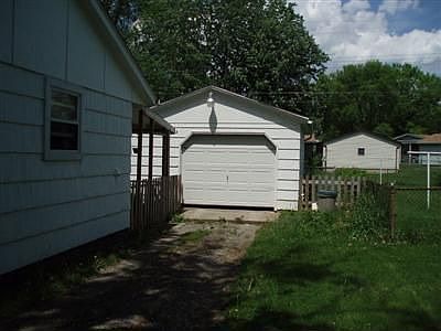 3rd image of 3795 Ark Ave