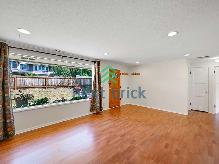 16511 22nd Ave NE — Photo 3