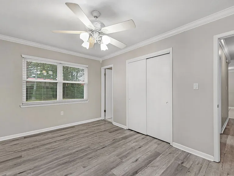 823 Meadow Ln — Photo 14