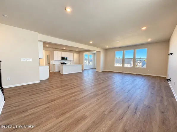 16929 Aiken Ridge Cir, Louisville, KY 40245